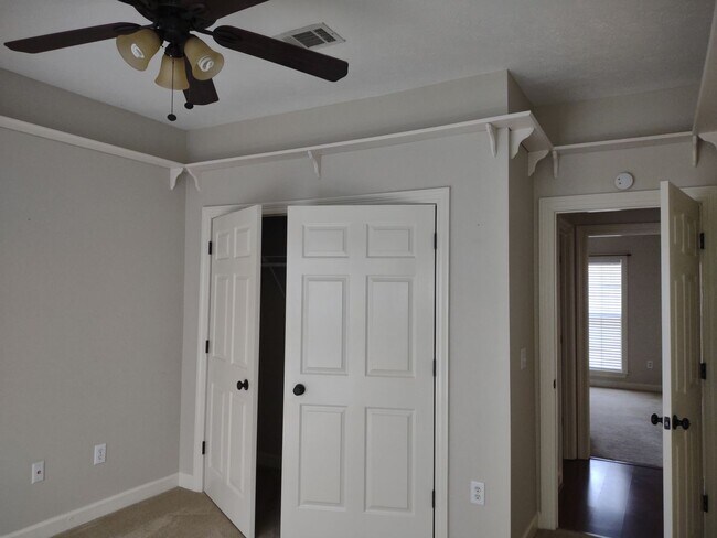 Foto del edificio - MOVE IN SPECIAL!**** 1/2 OF 1ST MONTH RENT...