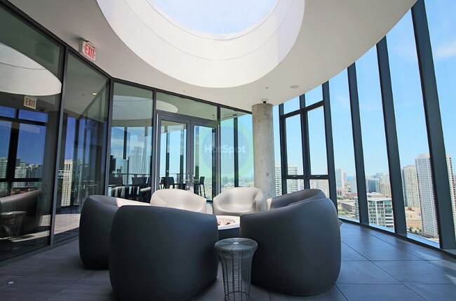 Foto del edificio - 75 W Couch Pl