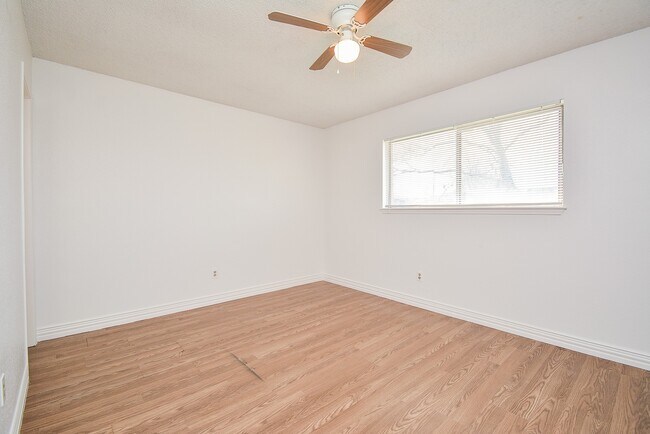 Foto del edificio - 4906 E Orem Dr