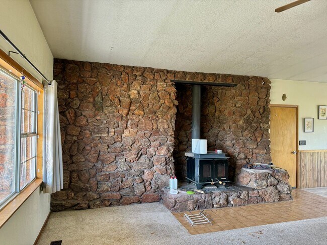 Foto del edificio - 3 Bed, 2 Bath Home in Florence w Spacious Yard!