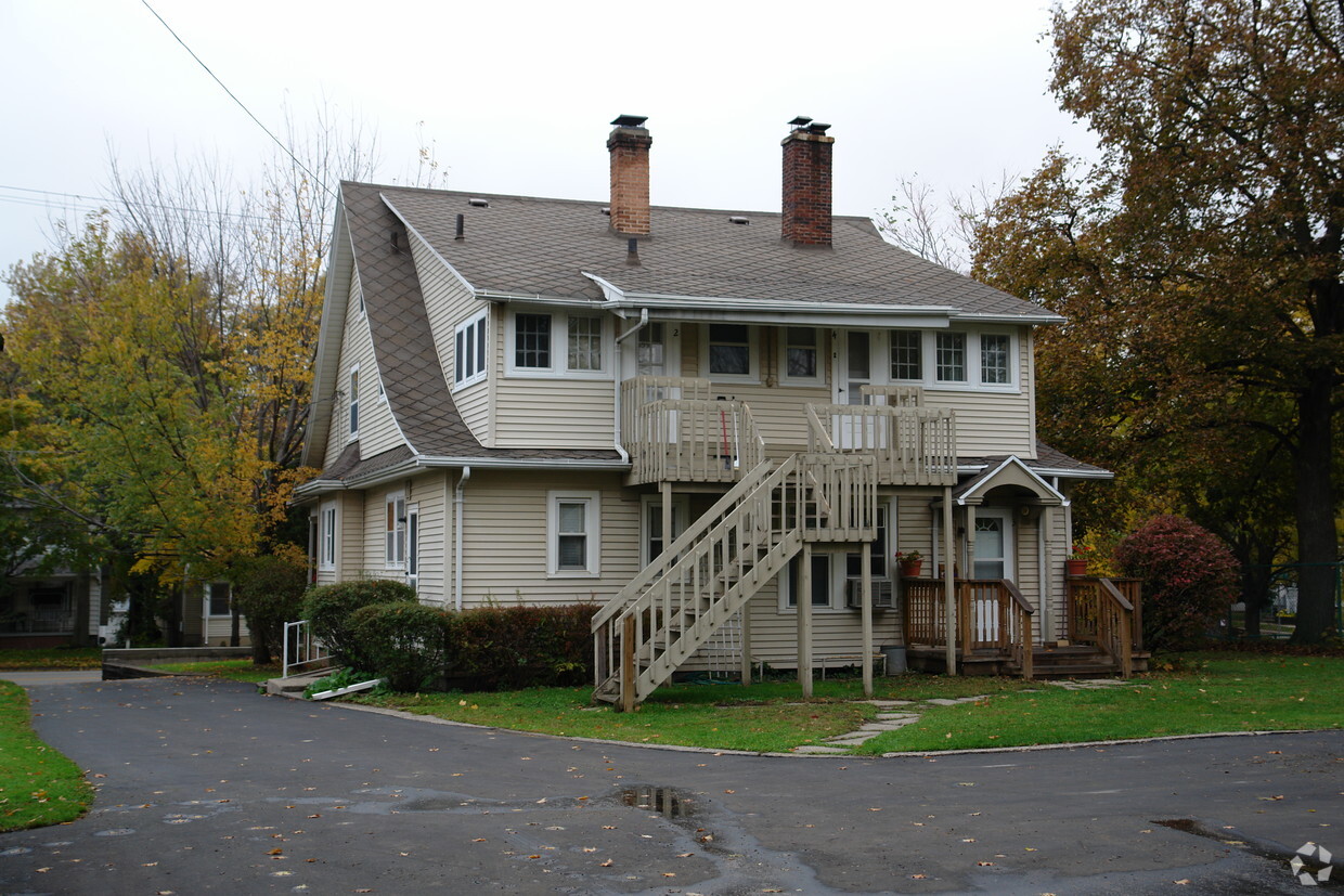 Building Photo - 208 E Mount Hope Ave