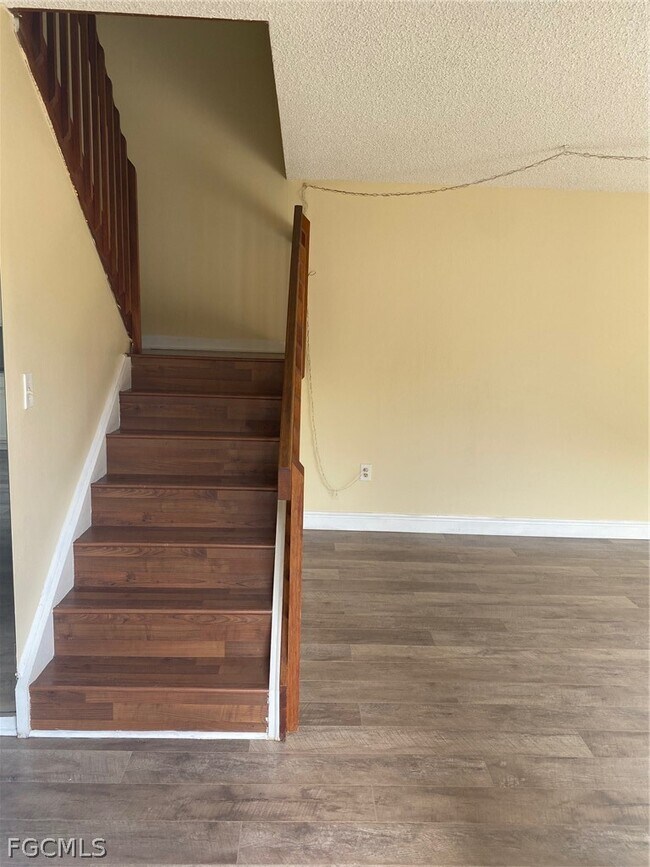 Foto del edificio - 5245 Cedarbend Dr