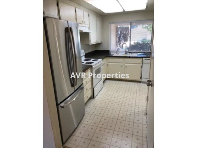 Building Photo - 758 Hanover St