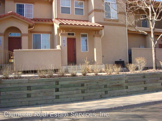 Primary Photo - 1673 Courtyard Hts