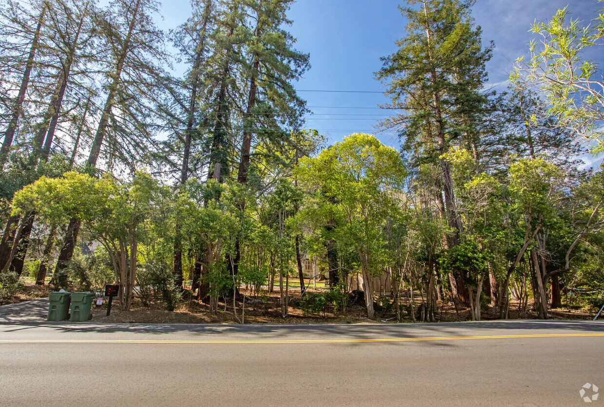 Foto del edificio - 1060 Campus Drive