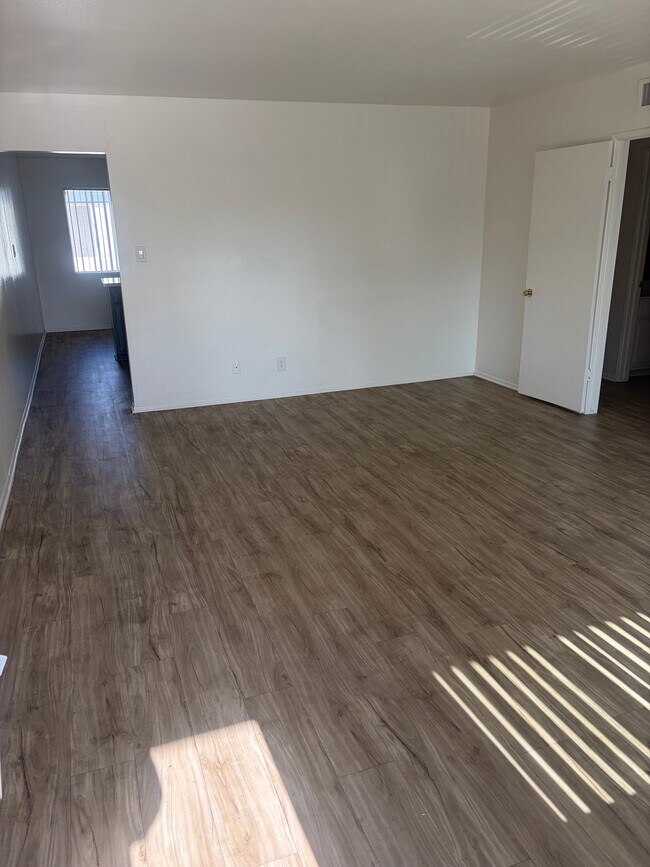 Foto del edificio - 750 W Bonita Ave