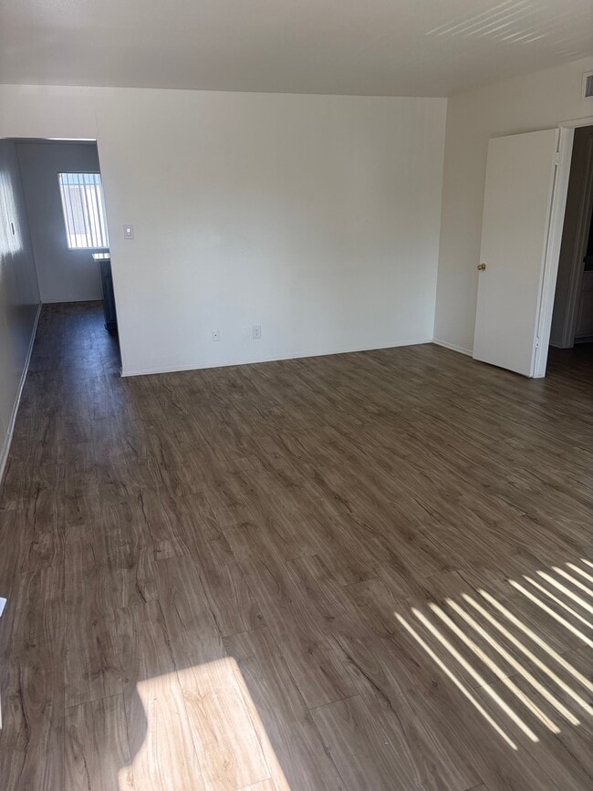 Building Photo - 750 W Bonita Ave