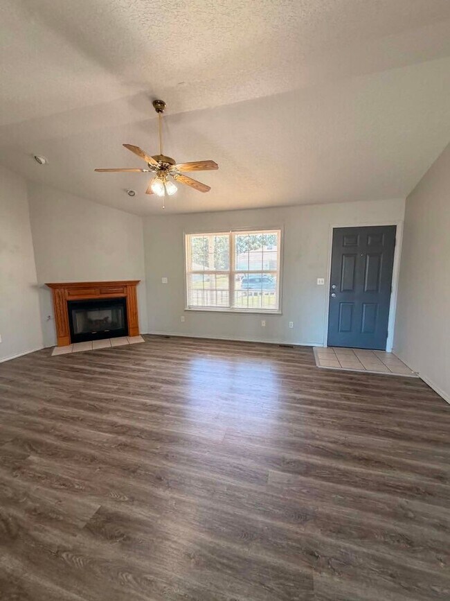 Foto del edificio - Nice 3 Bedroom 2 Bathroom Single Family Home in Joplin MO with Back Patio and two car garage!!!