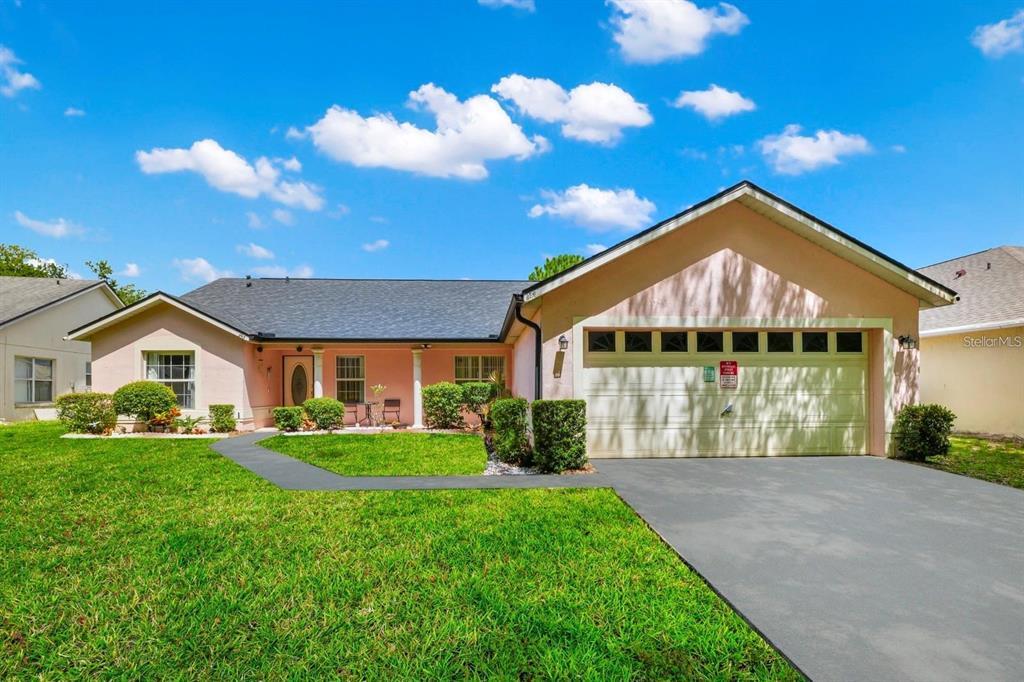 Foto principal - 143 Breezy Oaks Ct
