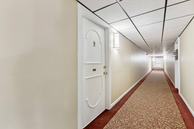 Foto del edificio - 1 Bedroom Condo Walking distance to Univer...