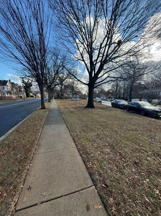 Foto del edificio - 355 W Milton Ave