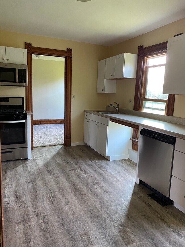 kitchen with plenty of storage and counter - 400 Nottingham Rd