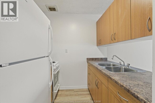 Building Photo - 515 Dalhousie St