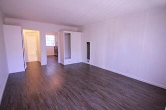 Building Photo - 1249 N Edgemont St