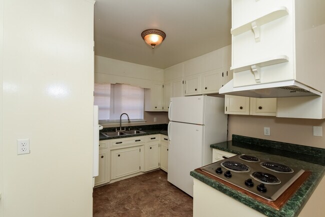 Foto del edificio - 3224 Poplar Ln