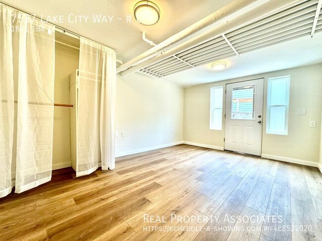 Building Photo - Newly Remodeled | Bright and Airy 1 Bedroo...