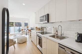 Building Photo - 2118 Rue Bercy