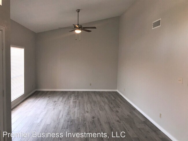 Foto del edificio - 3 br, 2 bath House - 2703 E Kenwood St