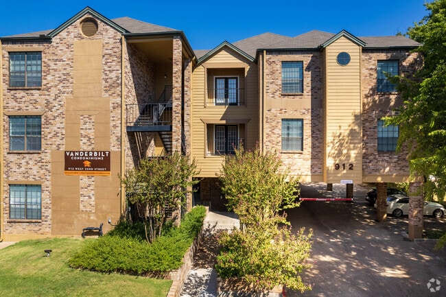 Building Photo - Vanderbilt Condominiums
