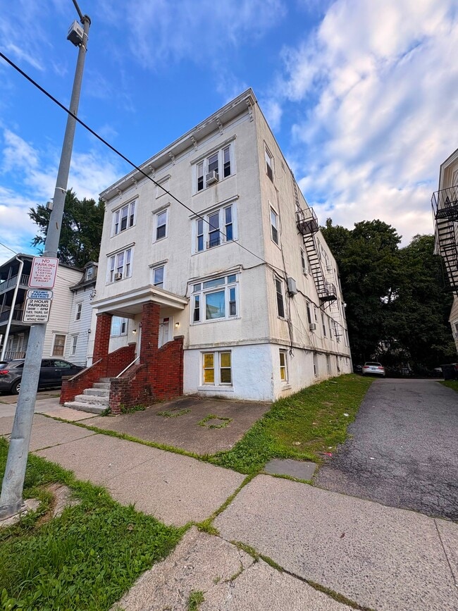 Building Photo - 58 Noxon St