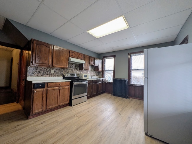 Building Photo - 214-214 S Front St