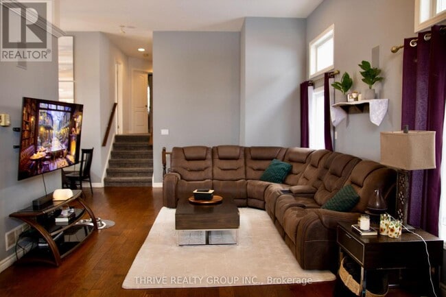 Photo du bâtiment - 803 Wild Rose Ln