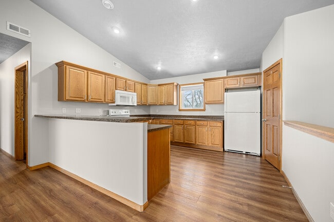 Upper townhouse kitchen - Fifth Street Apartments & Townhouses