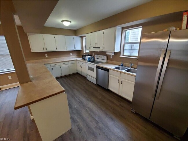 Foto del edificio - 1536 W 40th St