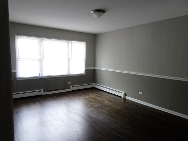 Building Photo - 4540 Prairie Ave
