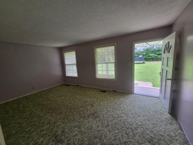 Building Photo - 2815 Trenton Rd