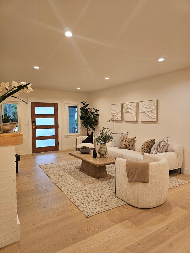 Building Photo - 957 Manzanita St