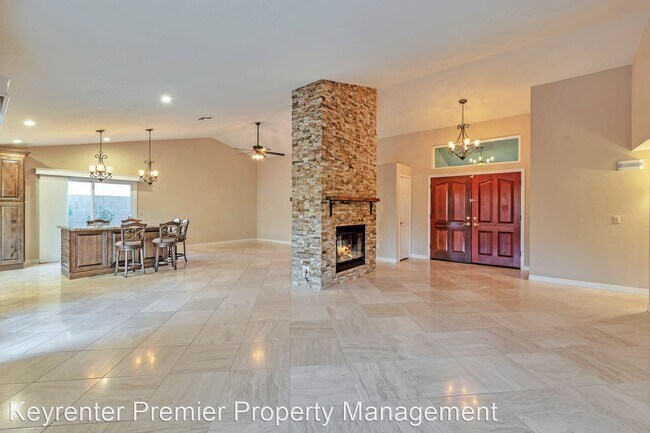 Building Photo - 4 br, 2 bath House - 9004 E. Corrine Drive