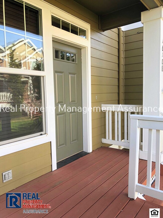 Building Photo - *MOVE IN SPECIAL* - $1000 OFF YOUR MOVE IN...