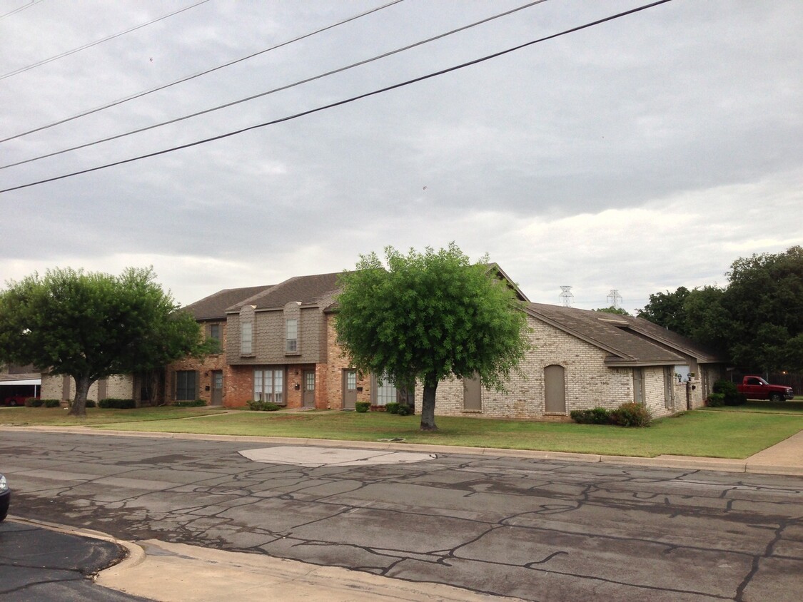 Primary Photo - Townhome *LEASING SPECIAL AVAILABLE*