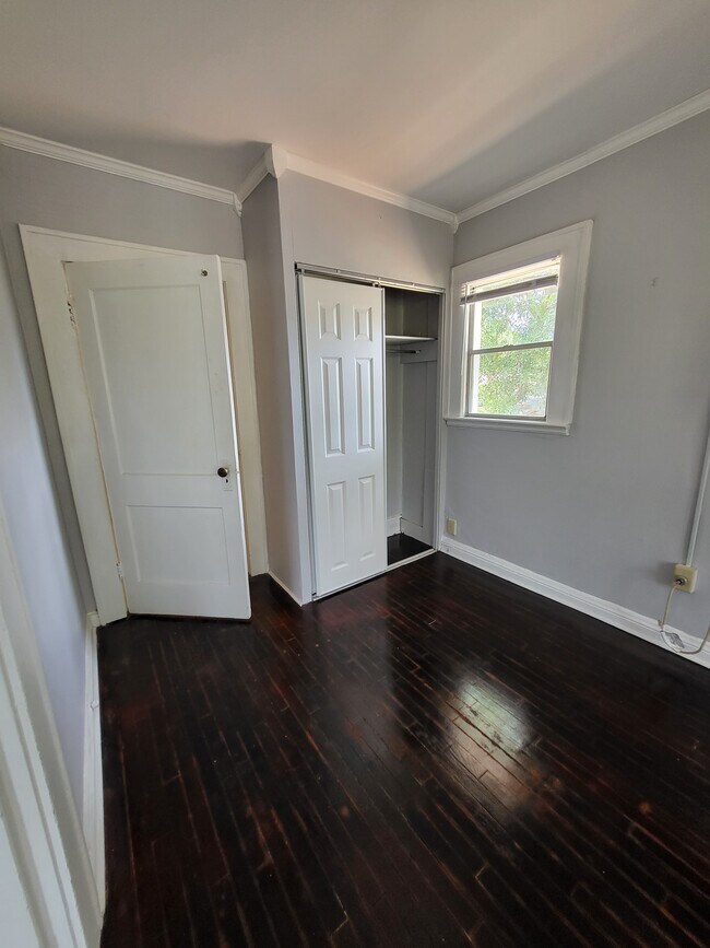 Foto del edificio - 1718 Pine Grove Ave