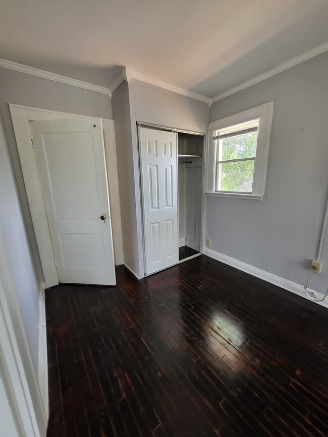 Building Photo - 1718 Pine Grove Ave