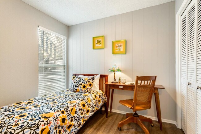 Foto del edificio - 2205 Spring Creek Dr