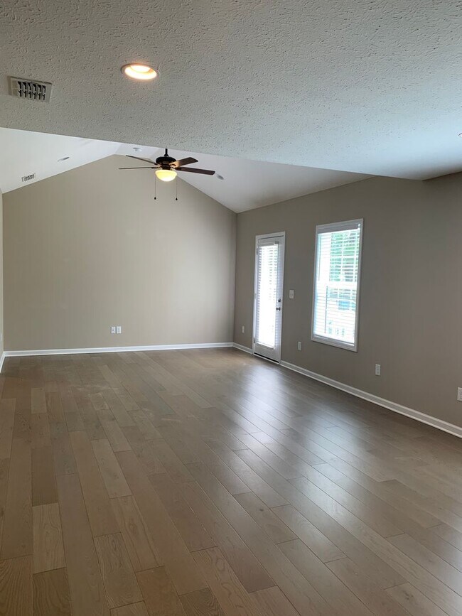 Building Photo - Charming Tullahoma Home Near Country Club
