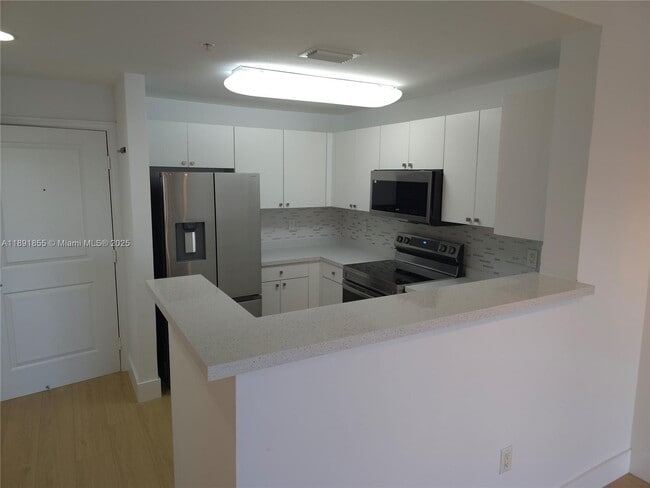 Building Photo - 10 Aragon Ave