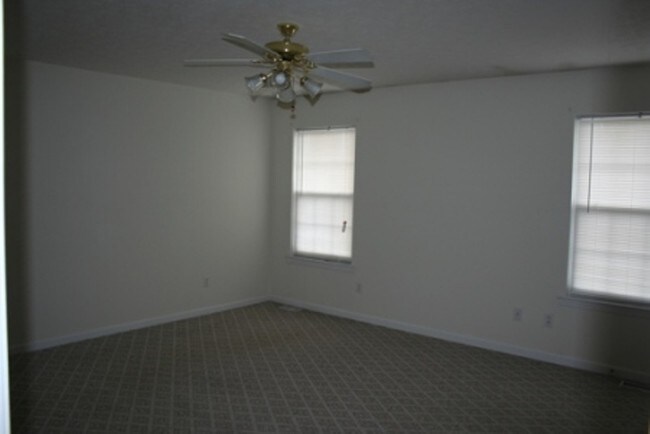 Building Photo - 172 Pointers Ct