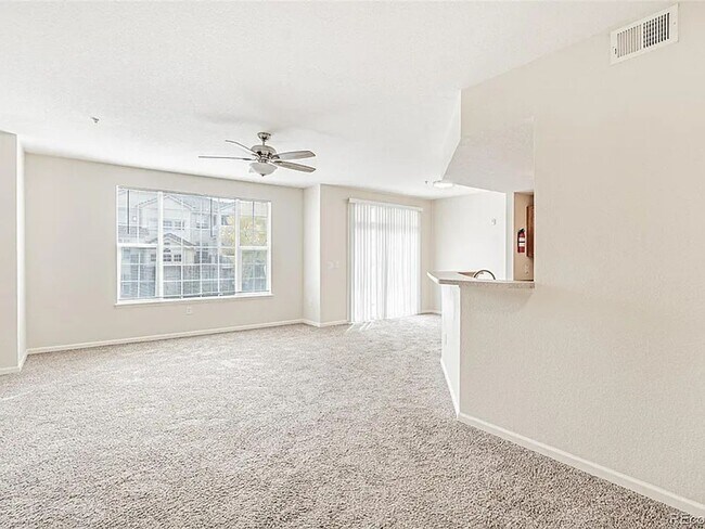Foto del edificio - Spacious 2-Bedroom Condo with Mountain Vie...