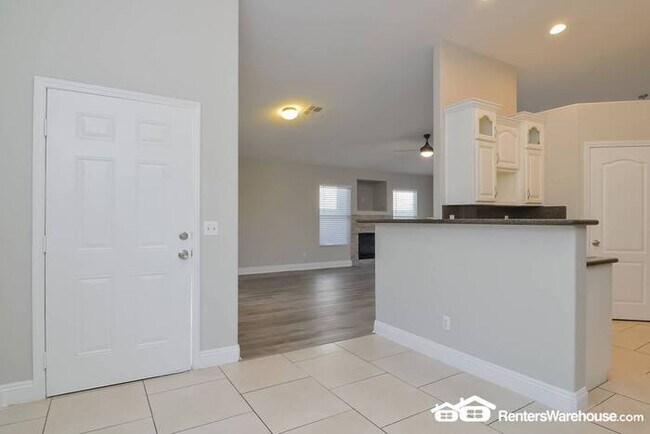 Foto del edificio - NEWLY Remodeled three bathroom two bath si...