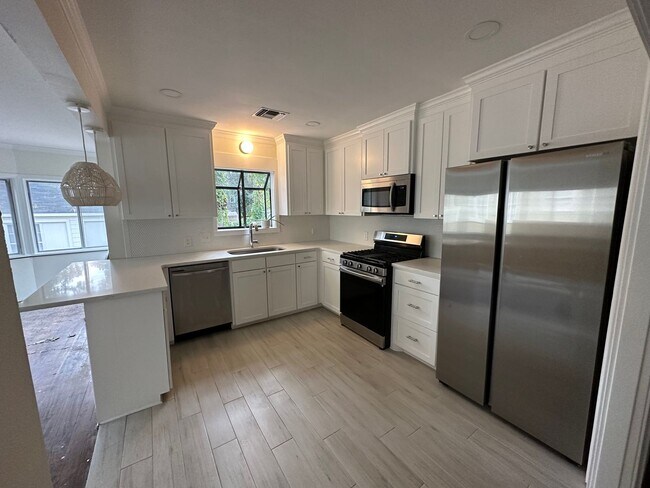 Building Photo - Beautifully Remodeled Highland Home