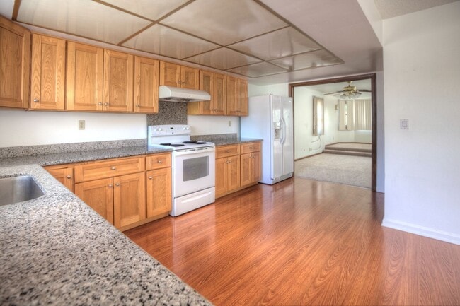 Building Photo - Lovely 3-Bedroom, 2-Bath Home - Parkmont A...