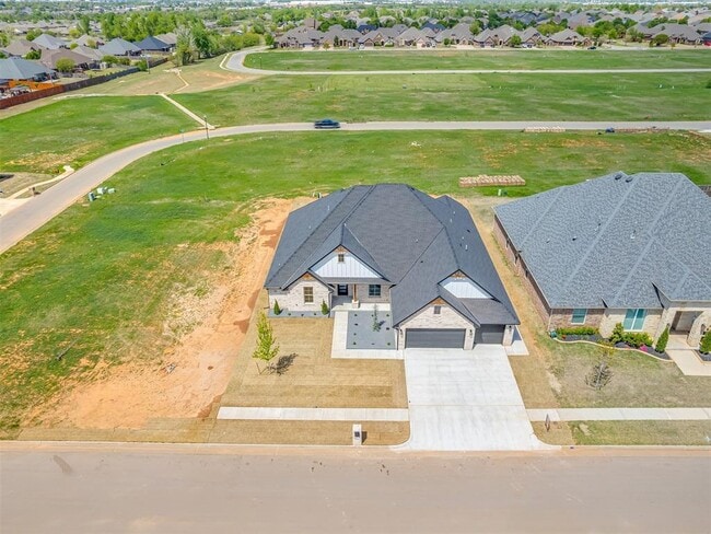Building Photo - 9333 SW 33rd Pl