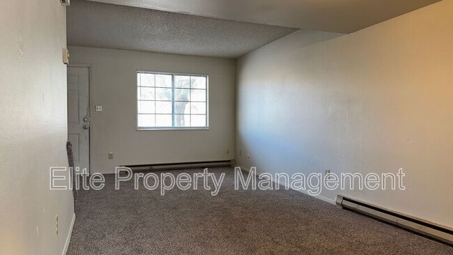 Building Photo - 25 Royal Crest Dr