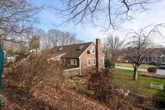 Building Photo - 10 Woodland Ter 1