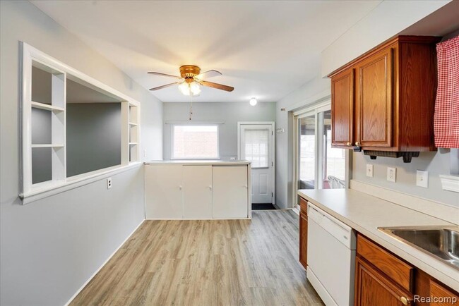Building Photo - Fantastic 3 Bedroom Ranch