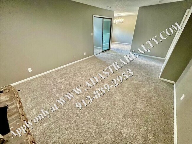 Foto del edificio - Updated Spacious 3 Bedroom 1 Bathroom Apar...