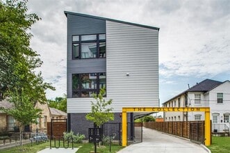 Building Photo - 4908 Manett St